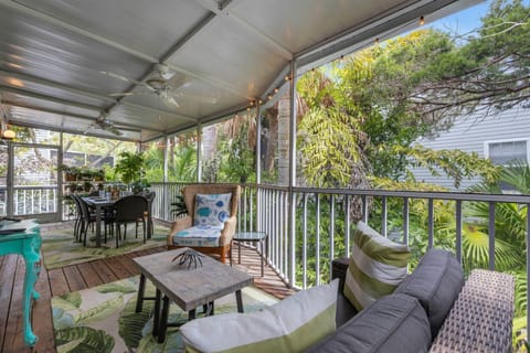 Patio - Fully Screened In!