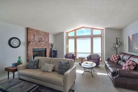 Smart TV, fireplace, offices