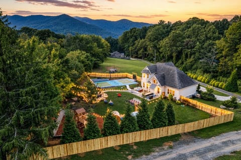 Welcome to Asheville Signature! 🏔️ Your private resort featuring a pickleball court, epic arcade, barrel sauna oasis, and custom space-themed bunks.