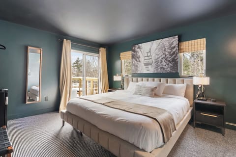 Signature Room | Egyptian cotton sheets, premium bedding, down comforters