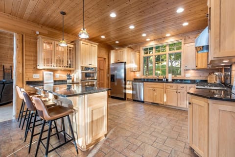 Spacious, open-concept kitchen. Seating for 4 at the kitchen bar.