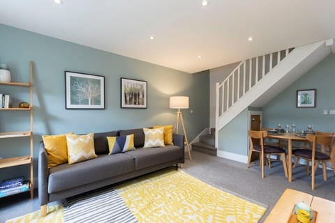 Lounge Diner at 23 Station Street