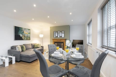 Open Plan Lounge and Diner