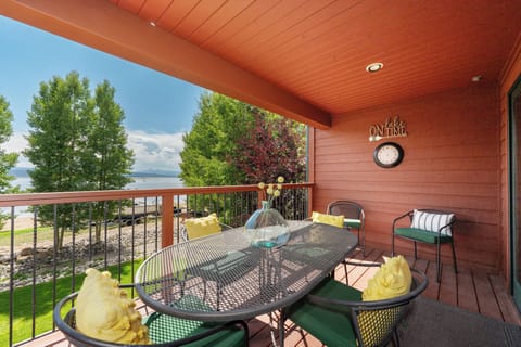 Lake view w/ Outdoor seating for 6
