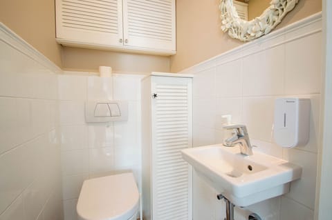 Comfort Apartment | Bathroom