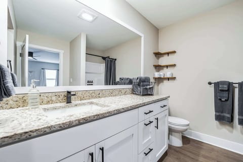 Plenty of elbow room in the master bathroom! 