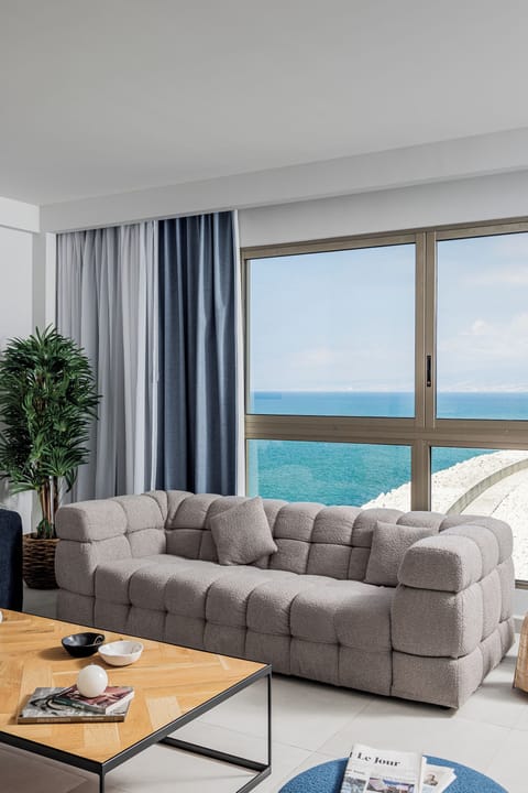 Deluxe Suite | Living area