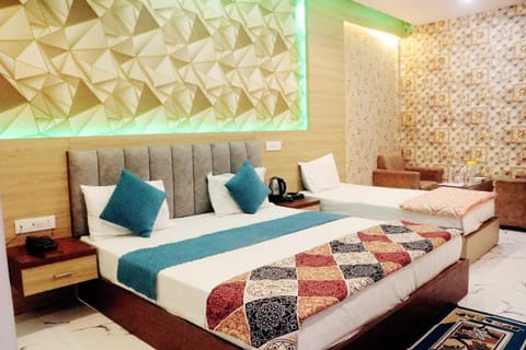 Triple Room | In-room safe, desk, laptop workspace, soundproofing