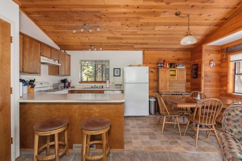 Breakfast Bar + Dining