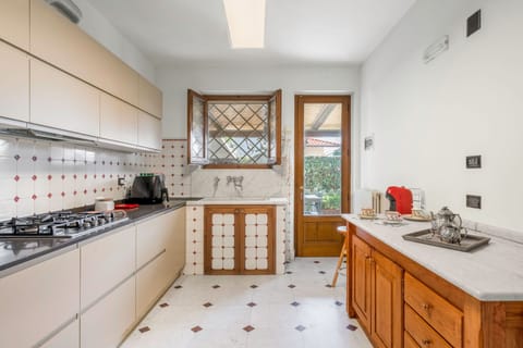 Villa, Hill View | Private kitchen | Full-size fridge, microwave, oven, stovetop