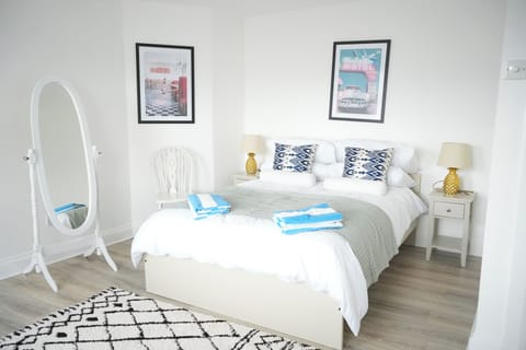 Apartment | 3 bedrooms, iron/ironing board, free WiFi, bed sheets