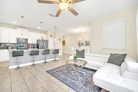 19-4927WindermereAve_19