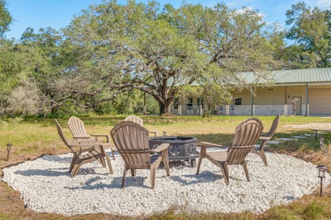 Washington Vacation Rental | 3BR | 2BA | 1,501 Sq Ft | Small Step for Entry