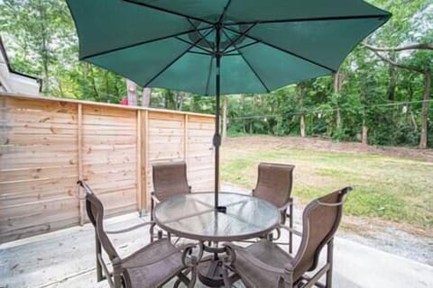 Turning back time with a vintage workspace that’s all about classic charm and productivity! (2)