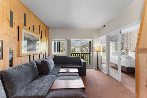 Condo (2 Bedrooms) | Property amenity