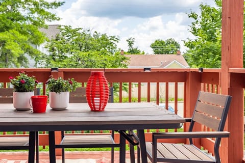 Bikes, bars, and basketball—all within walking distance. You really can have it all.