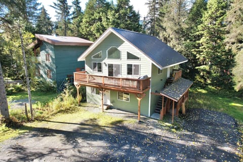 Welcome to the Alohalaska Lodge