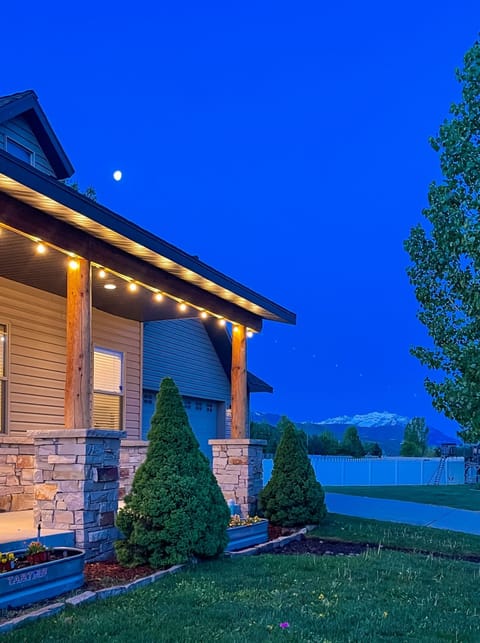 Coming home to your mountain basecamp hits different—crisp air, warm lights against twilight, and cozy nights ahead with your favorite people. This is what adventure dreams are made of.