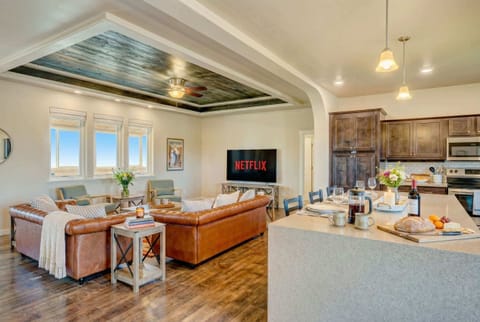 Welcome to your Slice of Paradise, a bright retreat filled with natural light. Cozy touches make it easy to relax and enjoy your stay.