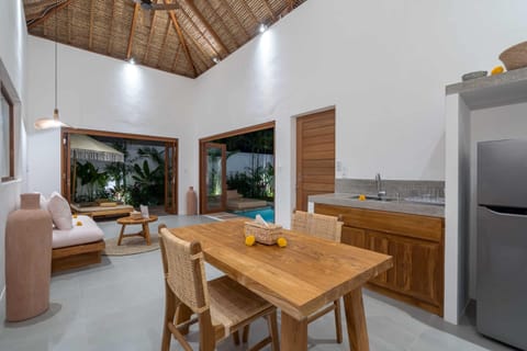 Basic Villa | Dining