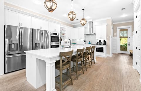 Breakfast bar seating for 4