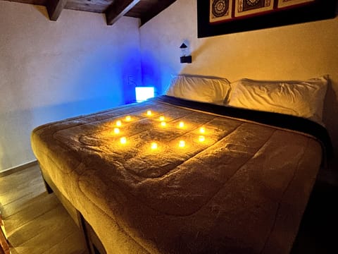 Romantic Cabin, Hill View | Down comforters, free WiFi, bed sheets