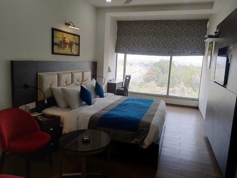 Standard Single Room | In-room safe, iron/ironing board, free WiFi, bed sheets