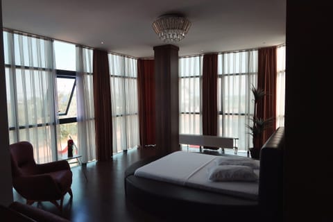 Junior Suite | Desk, laptop workspace, blackout drapes, iron/ironing board