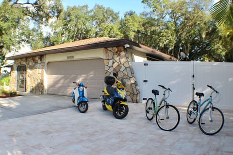 Guests with driver`s license and experienced in motorcycle are welcomed to use our two 50cc scooters within the River Forecast community. The guest renter is to sign a liability waiver for the use of motorized scooters and boat.