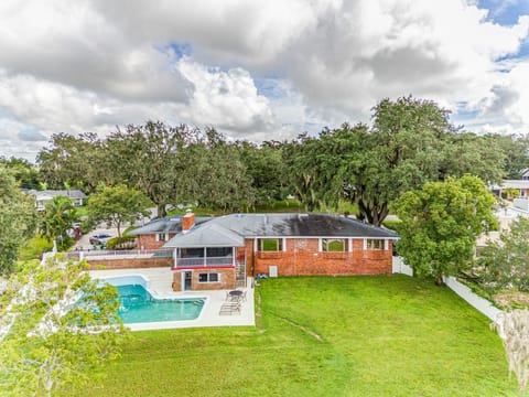 Pool, Water, Swimming Pool, Grass, Building