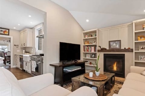 Superior Villa, Non Smoking, Kitchen | Living area | TV