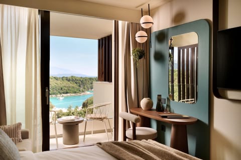 Premium bedding, in-room safe, blackout drapes, iron/ironing board