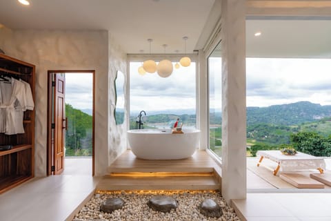 Panoramic House, 1 King Bed, Lake View, Mountainside | 1 bedroom, in-room safe, blackout drapes, soundproofing