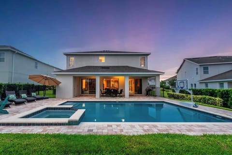 Relax by the big pool and spa while soaking in Florida's stunning sunsets!