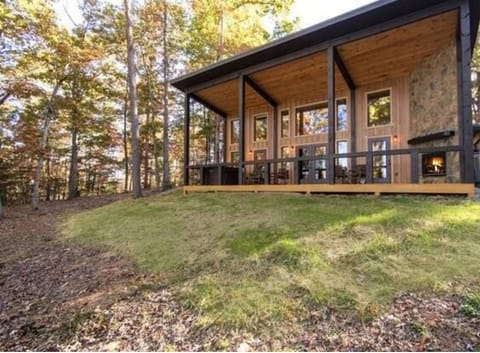 Welcome to The Glass Cabin! A luxe cabin with a Hot Tub & outside fireplace.