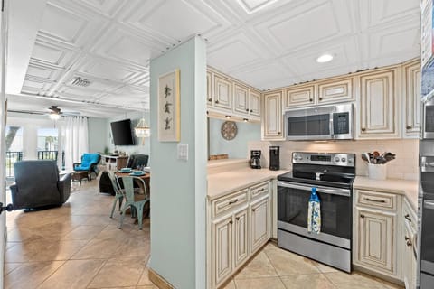 Condo, Multiple Beds (Sugar Beach Condo B-14) | Private kitchen