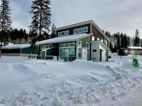 Lux Ski Cabin