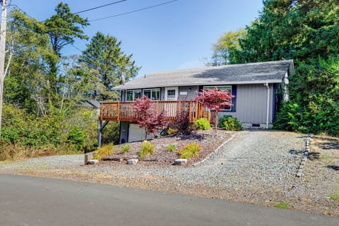 Rockaway Beach Vacation Rental | 2BR | 1BA | 1,134 Sq Ft | Stairs to Enter