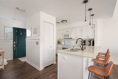 PCBV325: Anchor's Away | ML Kitchen Area - Island Seating for 4