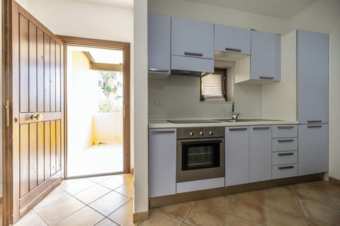 Apartment, 2 Bedrooms, Balcony | Private kitchen | Fridge, oven, stovetop, cookware/dishes/utensils