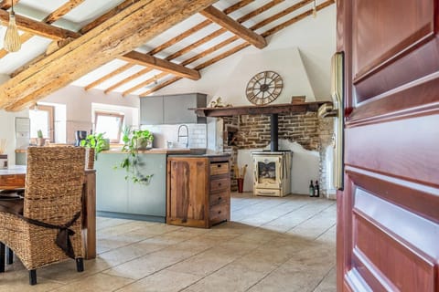 Apartment, 5 Bedrooms, Terrace, Mountain View | Private kitchen | Fridge, microwave, oven, stovetop