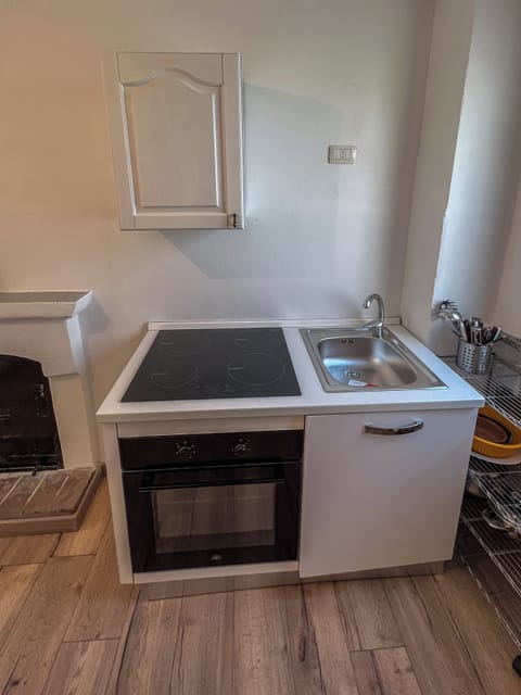 Apartment, 1 Bedroom, Balcony | Private kitchen | Oven, stovetop, cookware/dishes/utensils