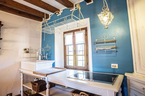 Apartment, 1 Bedroom | Private kitchen | Fridge, oven, stovetop, cookware/dishes/utensils