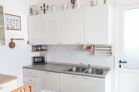 House, 2 Bedrooms, Sauna | Private kitchen | Fridge, microwave, oven, stovetop