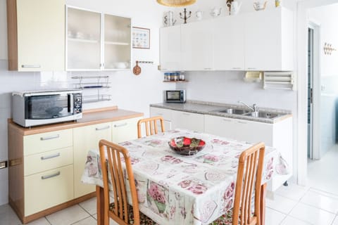 House, 2 Bedrooms, Sauna | Private kitchen | Fridge, microwave, oven, stovetop