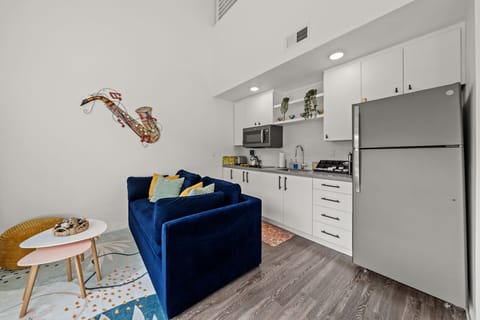 Welcome to our cozy and stylish loft in downtown Texas!