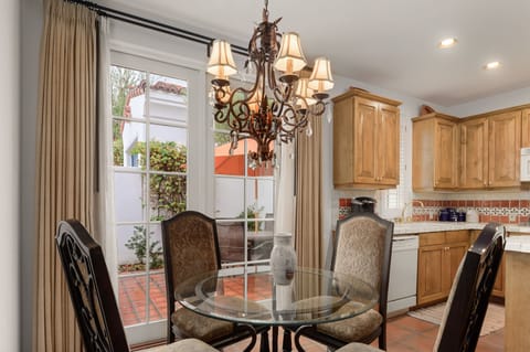 Suite, 1 King Bed with Sofa bed, Kitchen | Private kitchen | Coffee/tea maker