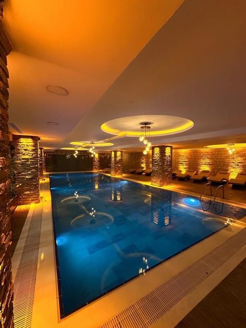 Indoor pool, sun loungers