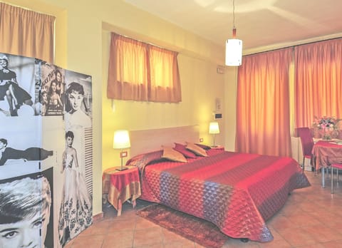 Premium bedding, Select Comfort beds, minibar, desk