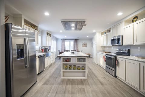 Fully Equipped Kitchen with all your essentials!